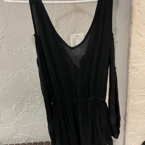 Mossimo TARGET Sz Size Xs Black Peek a Boo Shoulder Short Romper - Picture 2 of 2